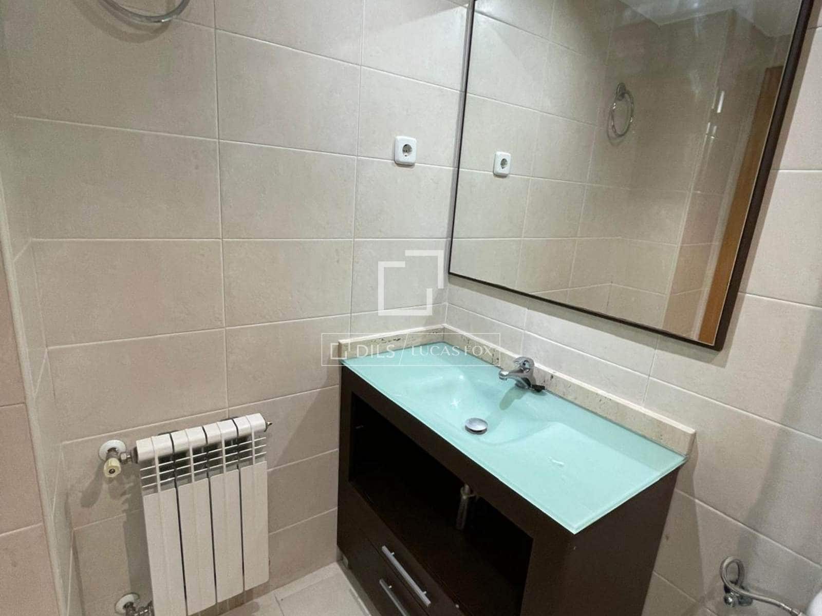 Appartement de 3 chambres à louer à Madrid ville avec piscine garage - 2 000 € (Ref: 9938483)