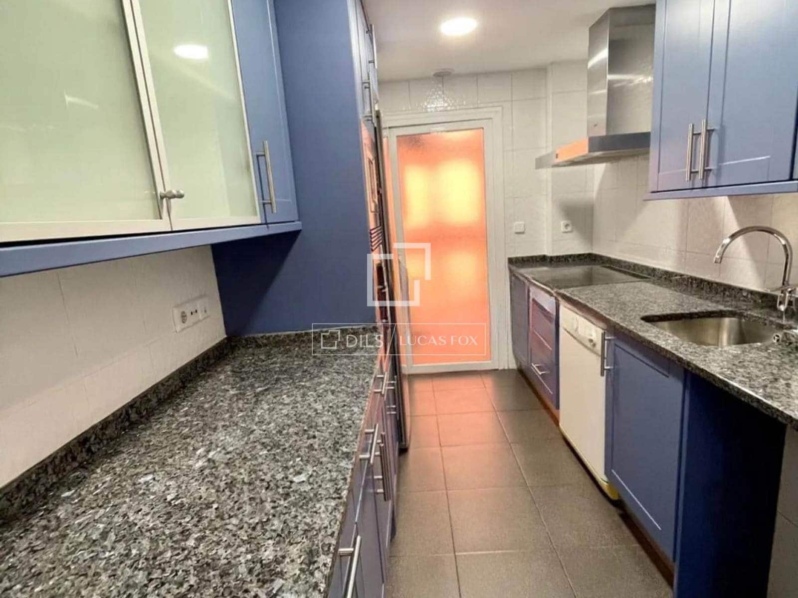 Appartement de 3 chambres à louer à Madrid ville avec piscine garage - 2 000 € (Ref: 9938483)