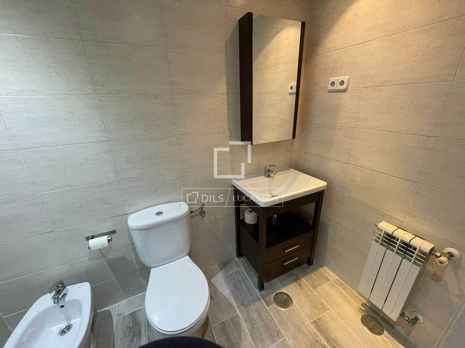 Appartement de 3 chambres à louer à Madrid ville avec piscine garage - 2 000 € (Ref: 9938483)