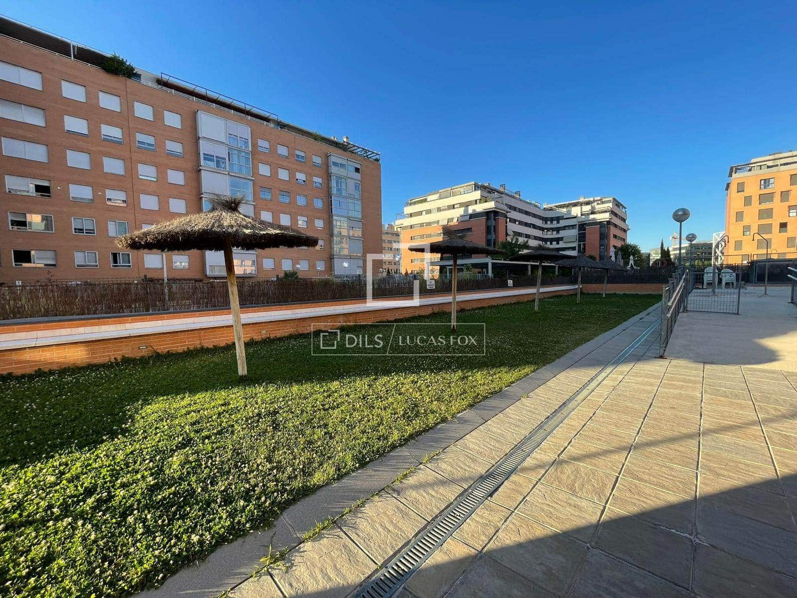 Appartement de 3 chambres à louer à Madrid ville avec piscine garage - 2 000 € (Ref: 9938483)