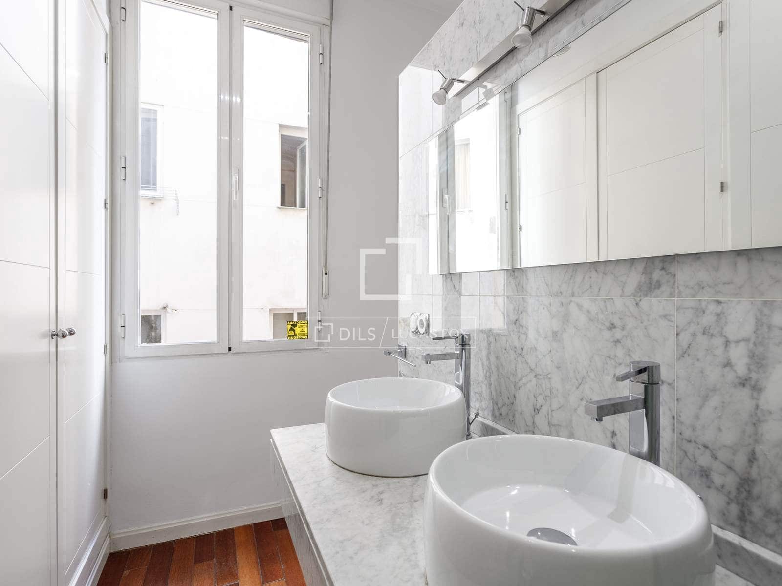 3 quarto Apartamento para arrendar em Madrid cidade - 2 700 € (Ref: 9938982)