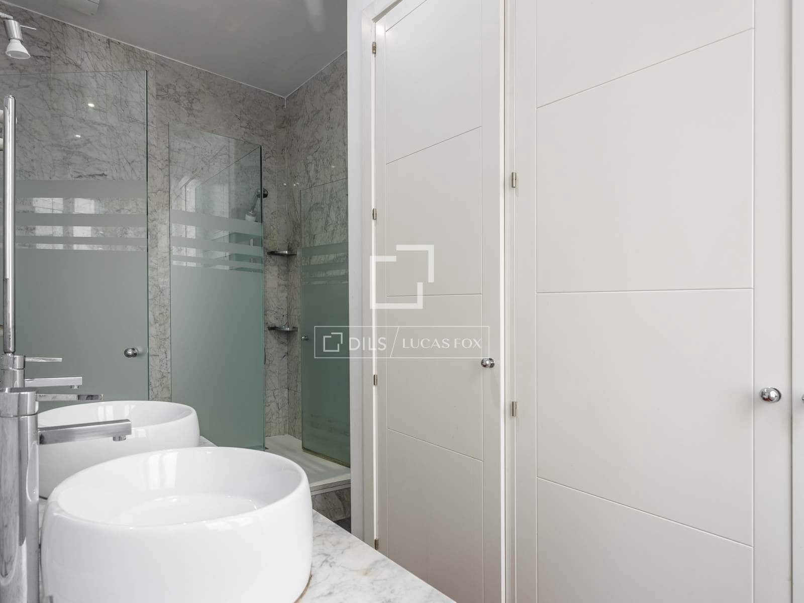 3 quarto Apartamento para arrendar em Madrid cidade - 2 700 € (Ref: 9938982)