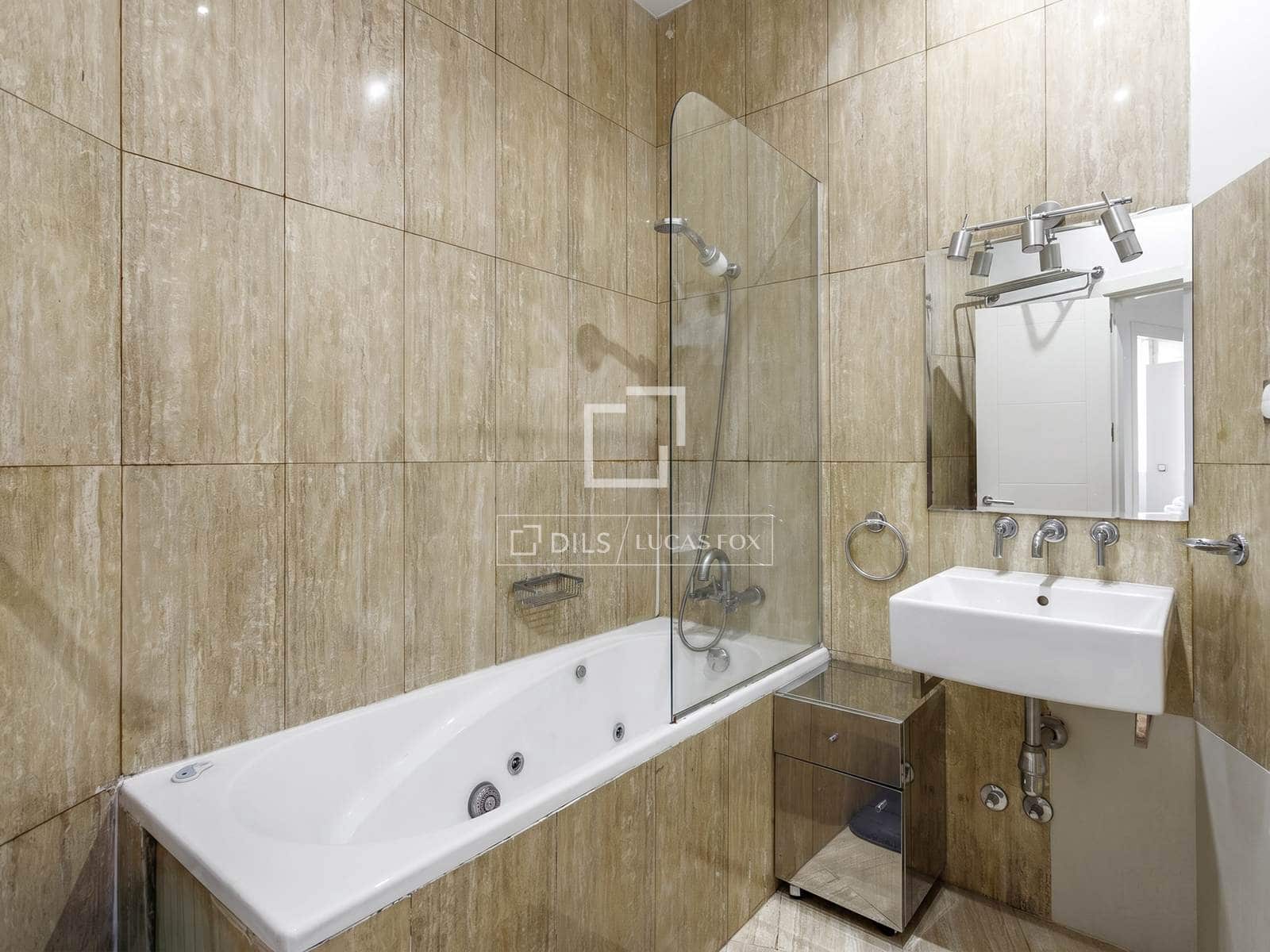 3 quarto Apartamento para arrendar em Madrid cidade - 2 700 € (Ref: 9938982)