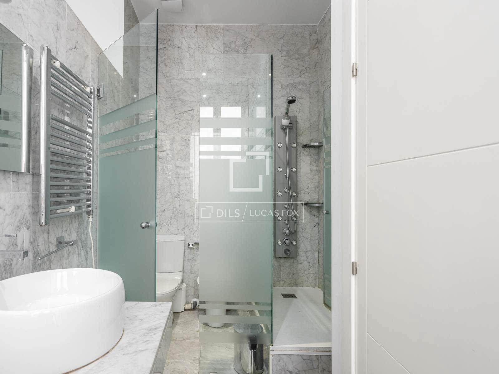 3 quarto Apartamento para arrendar em Madrid cidade - 2 700 € (Ref: 9938982)