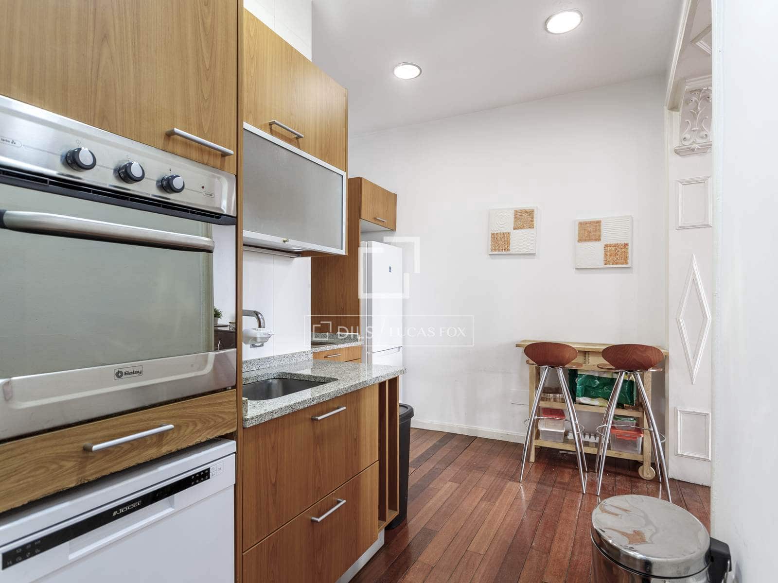 3 quarto Apartamento para arrendar em Madrid cidade - 2 700 € (Ref: 9938982)