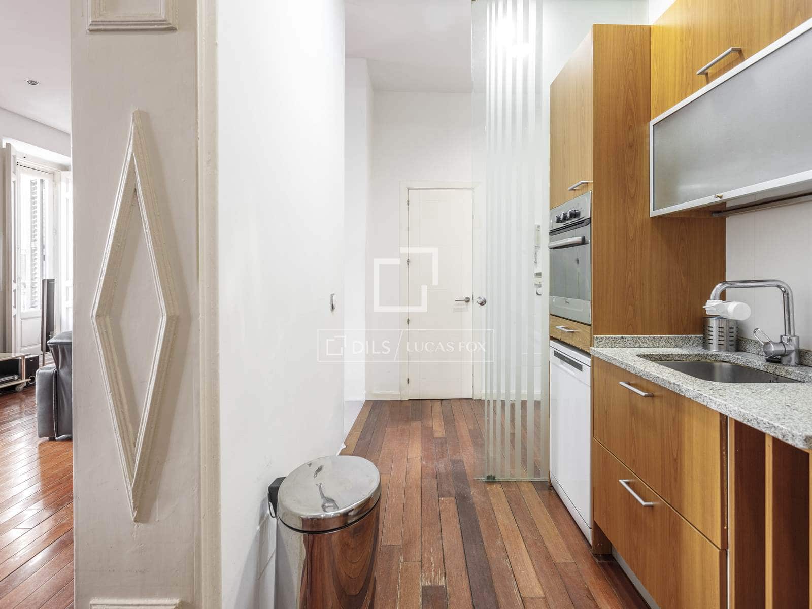 3 quarto Apartamento para arrendar em Madrid cidade - 2 700 € (Ref: 9938982)