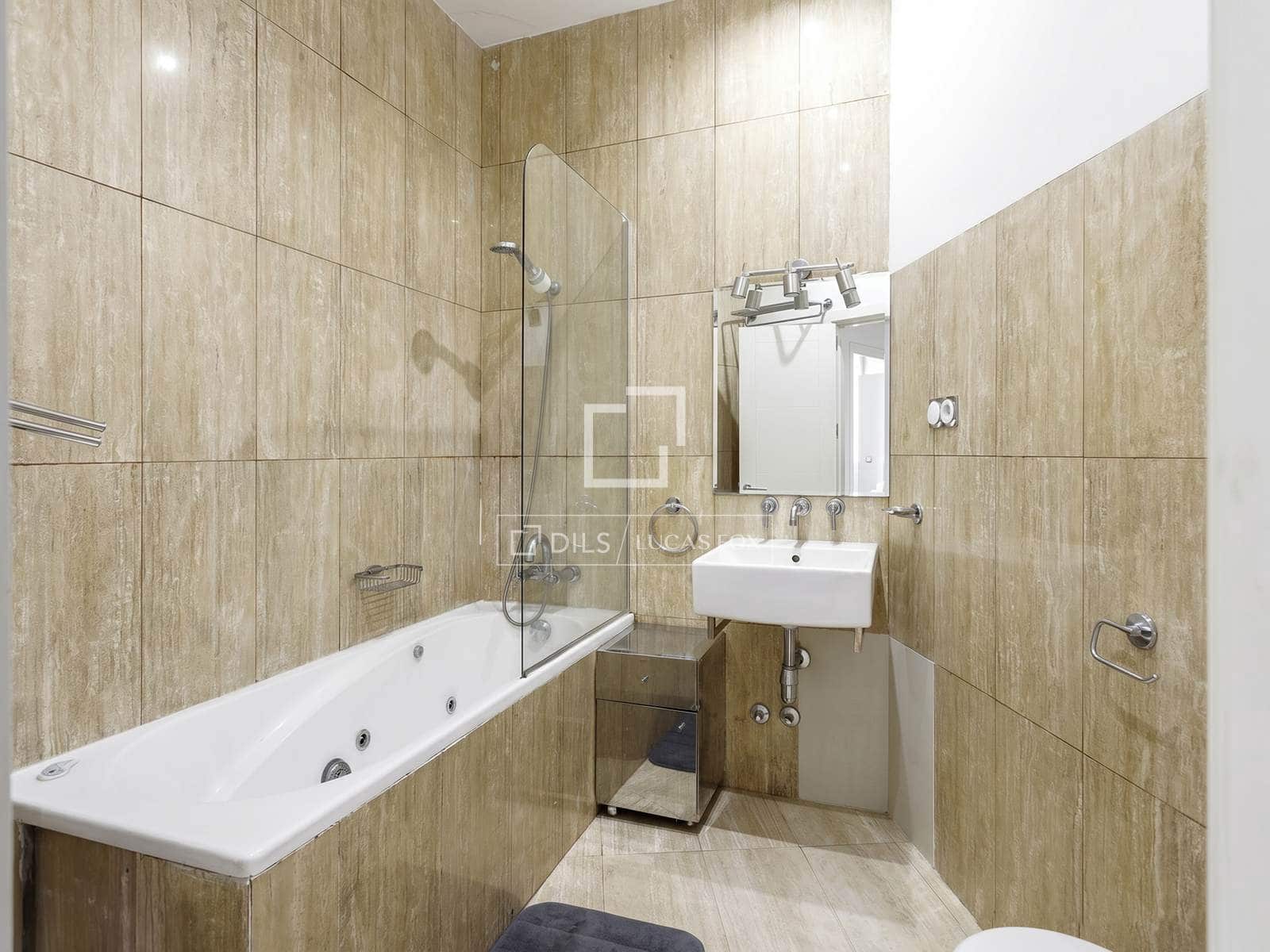 3 quarto Apartamento para arrendar em Madrid cidade - 2 700 € (Ref: 9938982)