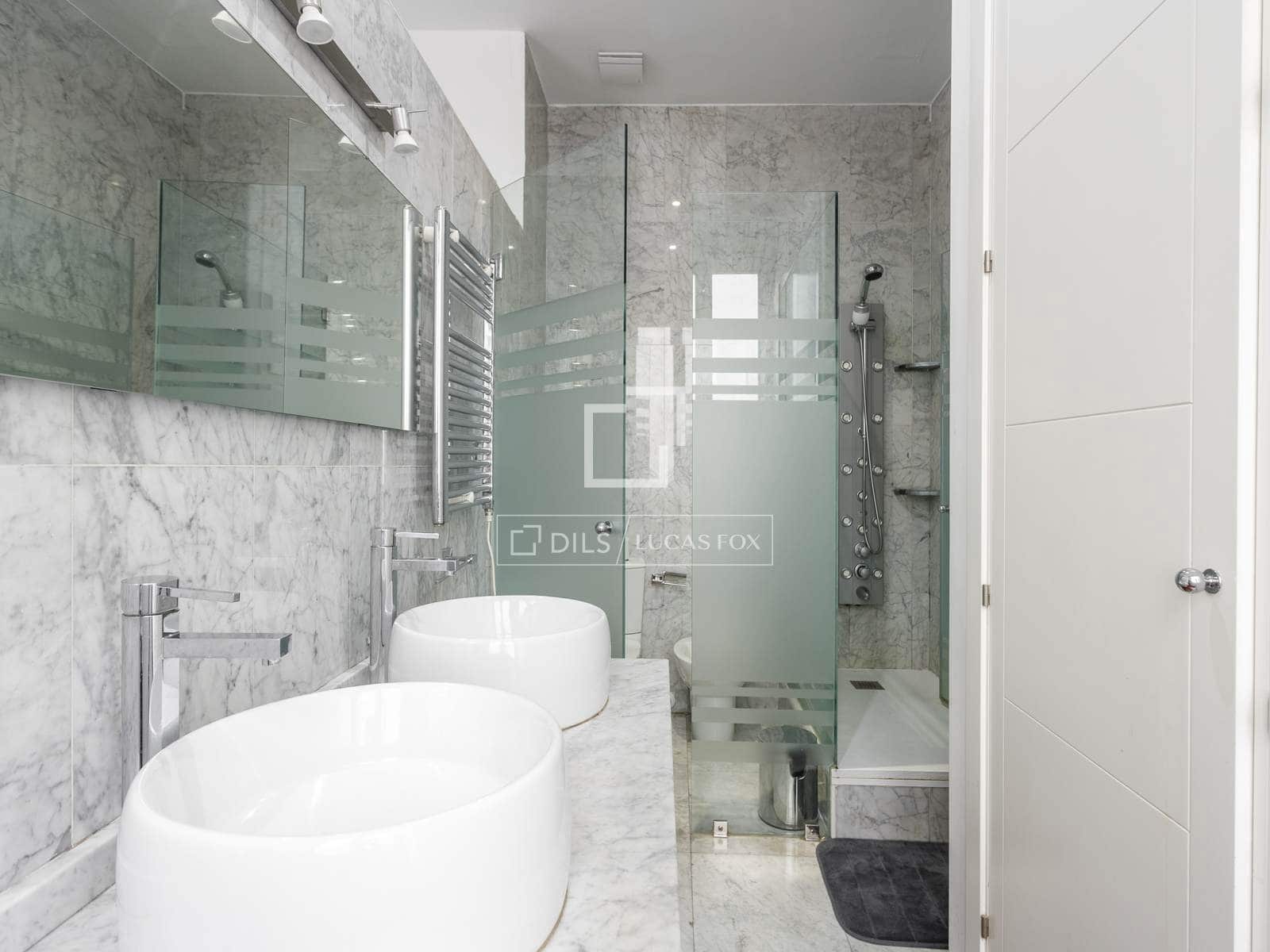 3 quarto Apartamento para arrendar em Madrid cidade - 2 700 € (Ref: 9938982)
