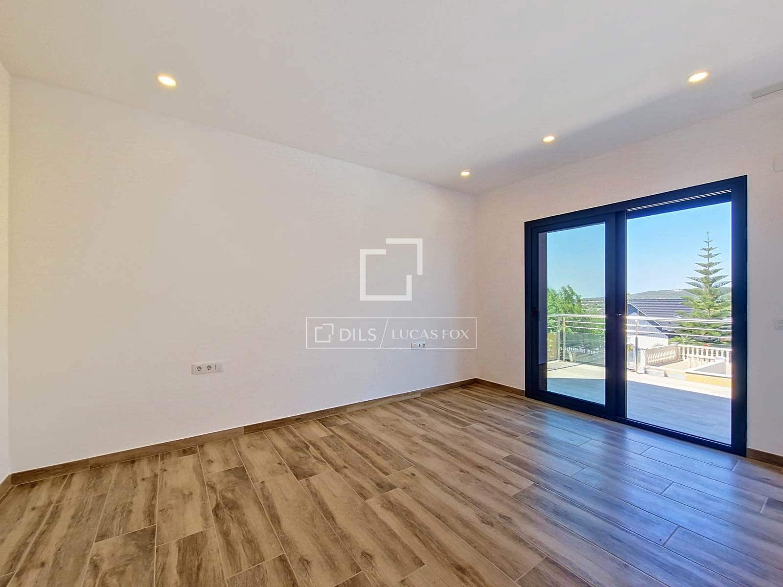 4 soveværelse Villa til salg i El Vendrell med swimmingpool - € 630.000 (Ref: 9938983)