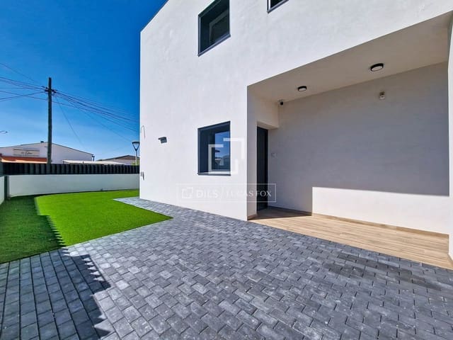 4 soveværelse Villa til salg i El Vendrell med swimmingpool - € 630.000 (Ref: 9938983)