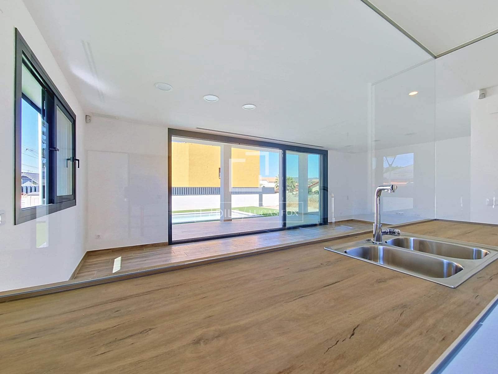 4 soveværelse Villa til salg i El Vendrell med swimmingpool - € 630.000 (Ref: 9938983)