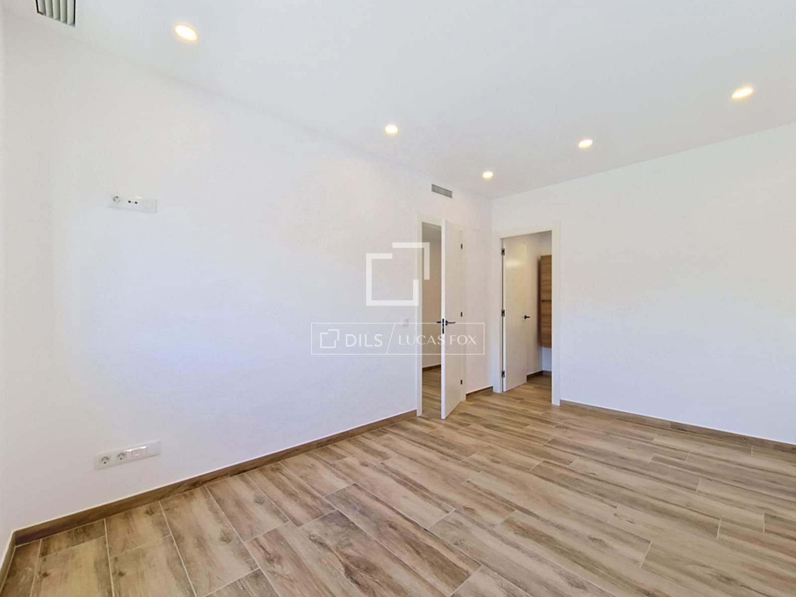 4 soveværelse Villa til salg i El Vendrell med swimmingpool - € 630.000 (Ref: 9938983)