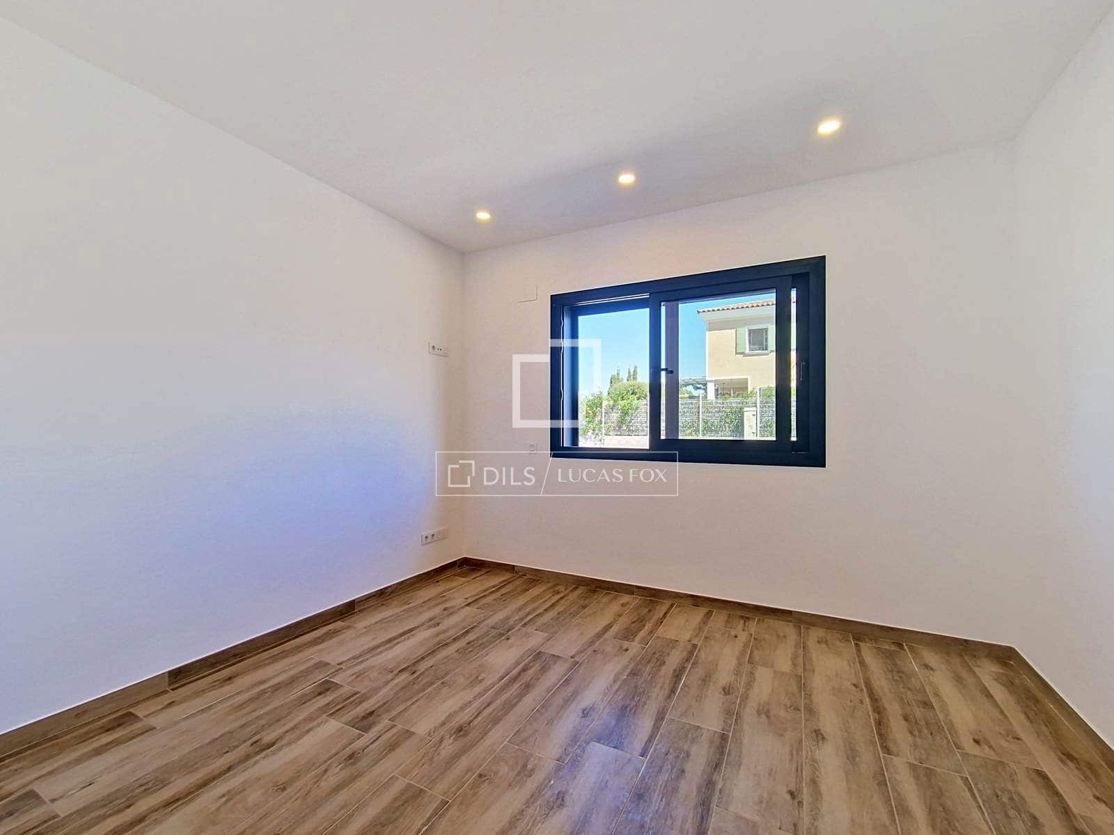 4 soveværelse Villa til salg i El Vendrell med swimmingpool - € 630.000 (Ref: 9938983)