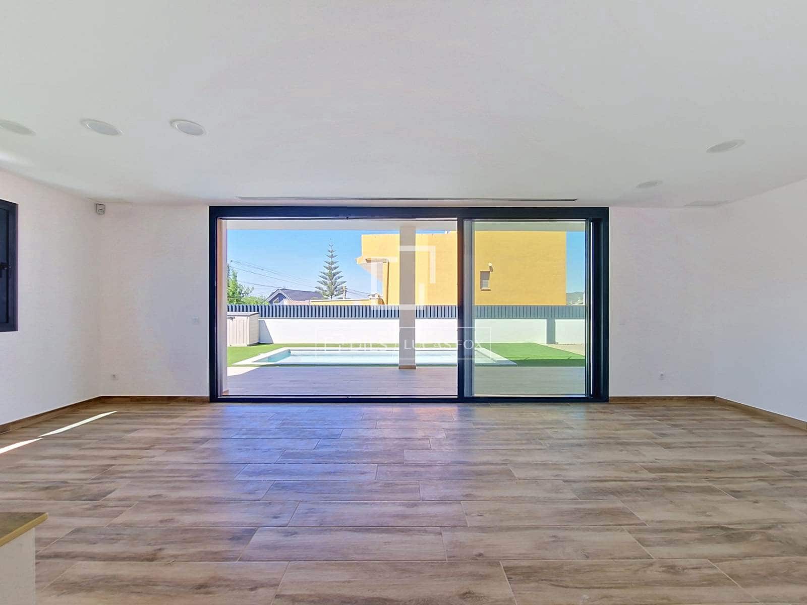 4 soveværelse Villa til salg i El Vendrell med swimmingpool - € 630.000 (Ref: 9938983)