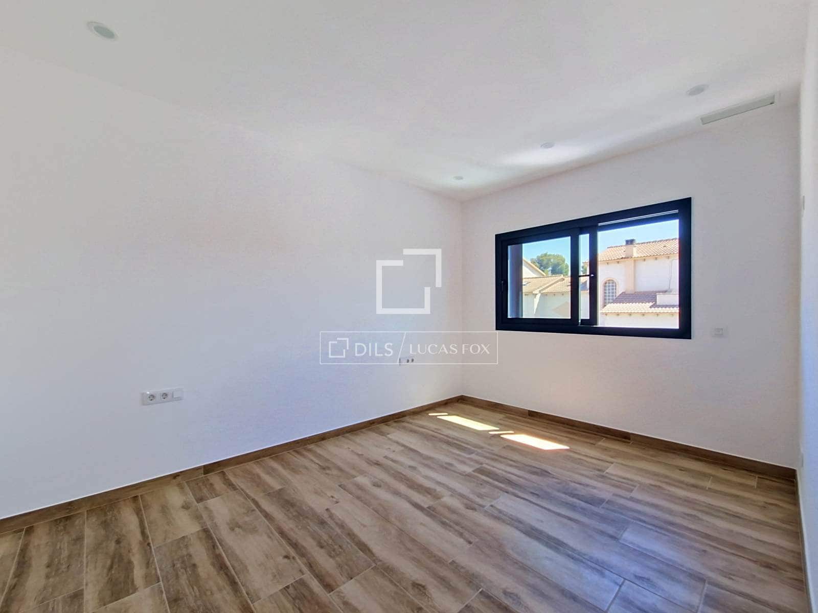 4 soveværelse Villa til salg i El Vendrell med swimmingpool - € 630.000 (Ref: 9938983)