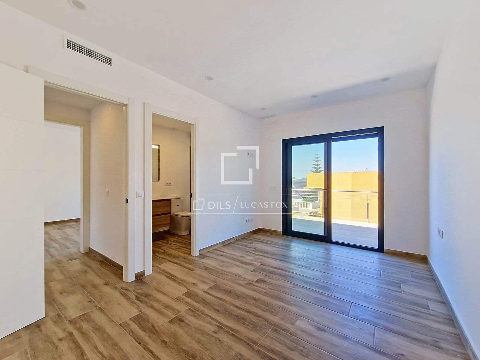 4 soveværelse Villa til salg i El Vendrell med swimmingpool - € 630.000 (Ref: 9938983)