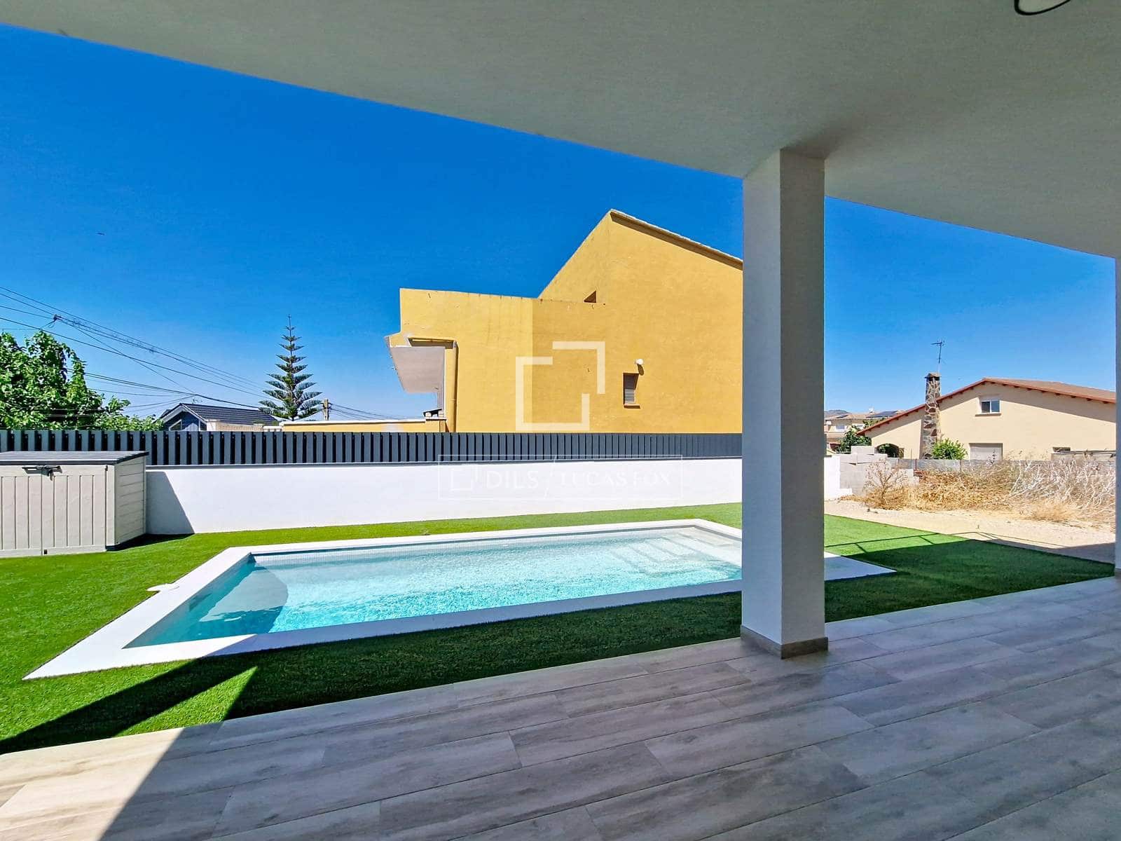 4 soveværelse Villa til salg i El Vendrell med swimmingpool - € 630.000 (Ref: 9938983)