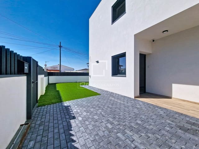 4 soveværelse Villa til salg i El Vendrell med swimmingpool - € 630.000 (Ref: 9938983)