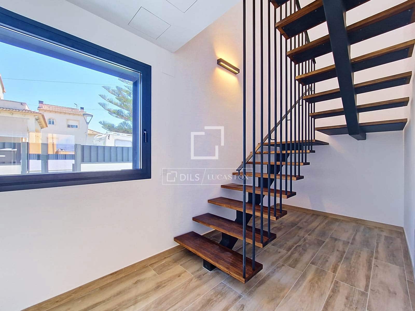 4 soveværelse Villa til salg i El Vendrell med swimmingpool - € 630.000 (Ref: 9938983)