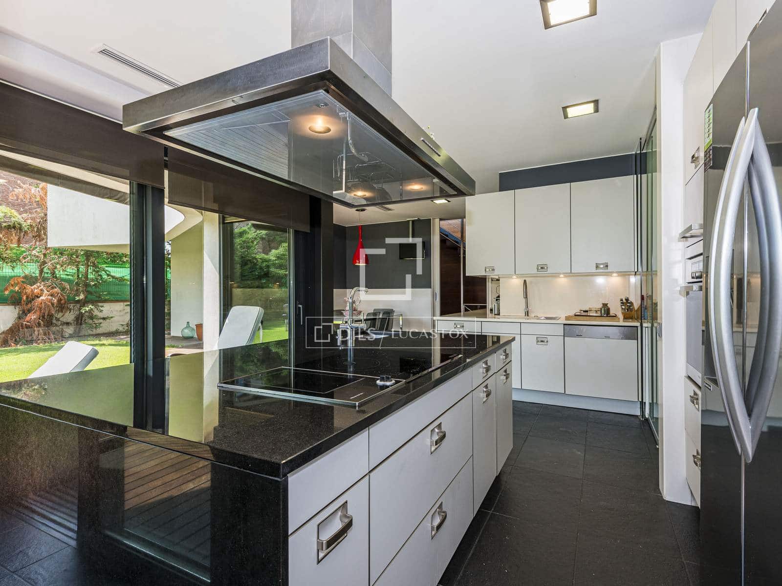 5 Zimmer Villa zu verkaufen in Matadepera mit Pool Garage - 1.250.000 € (Ref: 9939106)