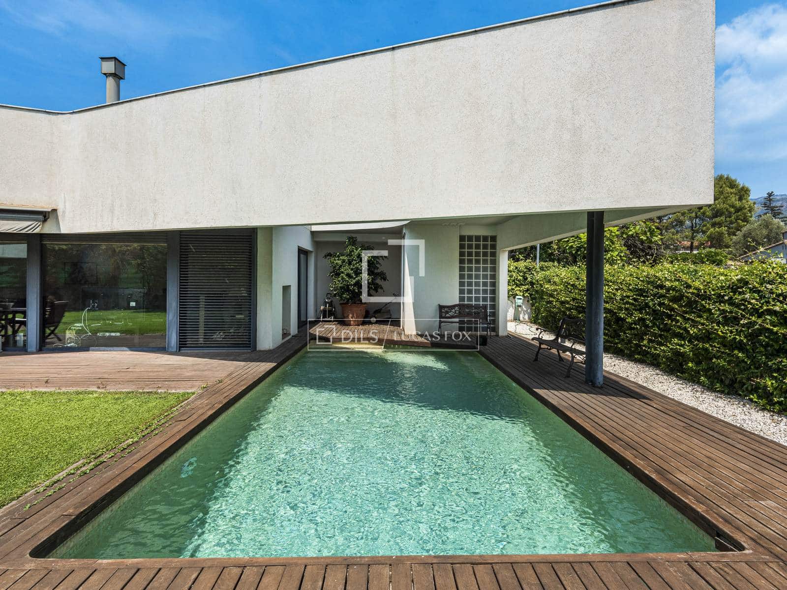 5 Zimmer Villa zu verkaufen in Matadepera mit Pool Garage - 1.250.000 € (Ref: 9939106)