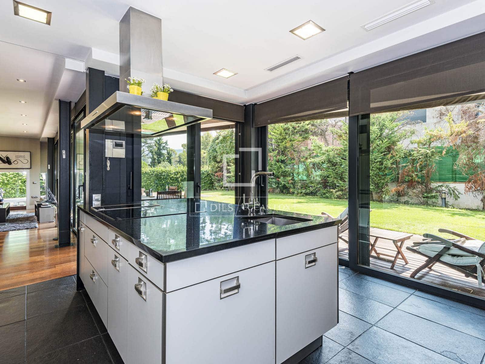 5 Zimmer Villa zu verkaufen in Matadepera mit Pool Garage - 1.250.000 € (Ref: 9939106)