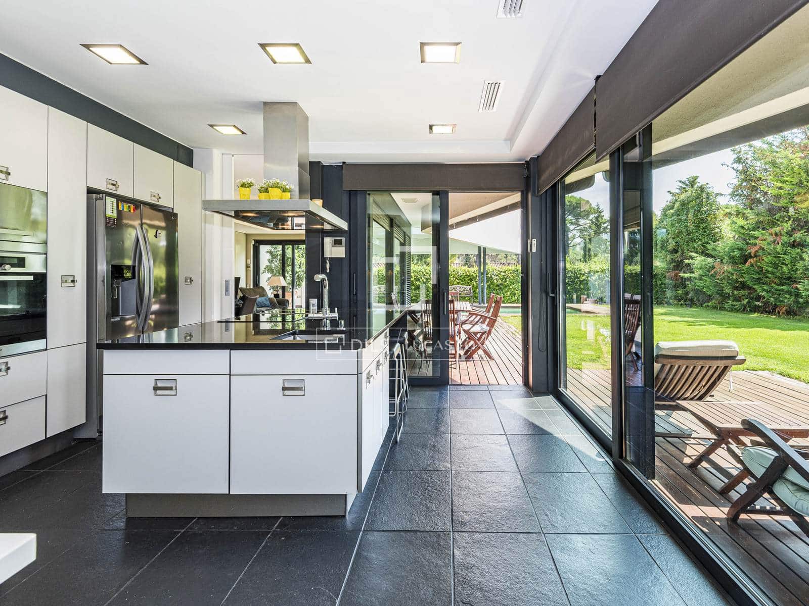 5 Zimmer Villa zu verkaufen in Matadepera mit Pool Garage - 1.250.000 € (Ref: 9939106)