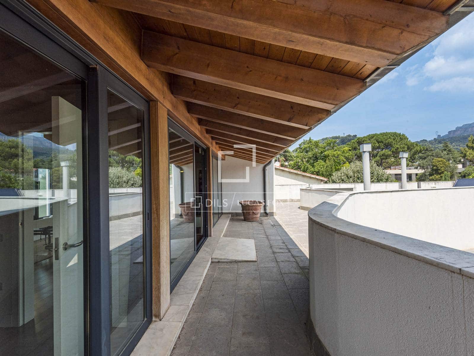 5 Zimmer Villa zu verkaufen in Matadepera mit Pool Garage - 1.250.000 € (Ref: 9939106)
