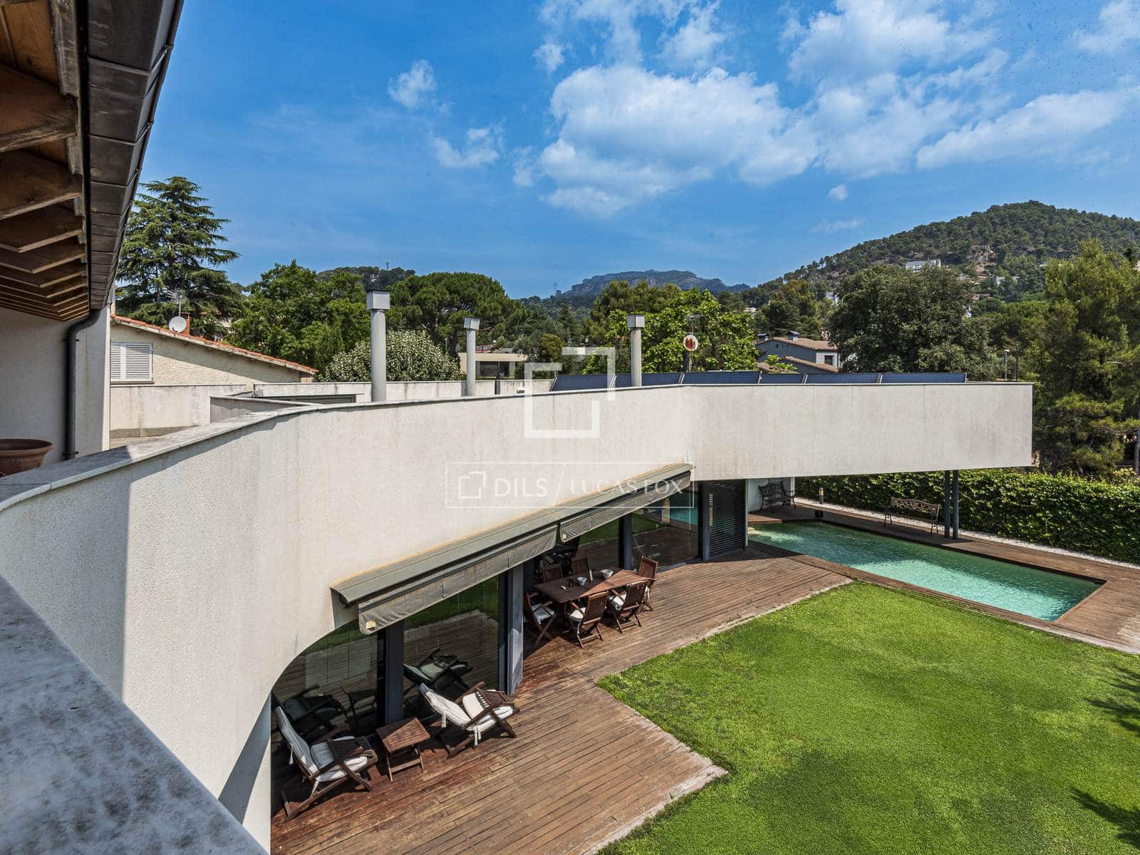 5 Zimmer Villa zu verkaufen in Matadepera mit Pool Garage - 1.250.000 € (Ref: 9939106)