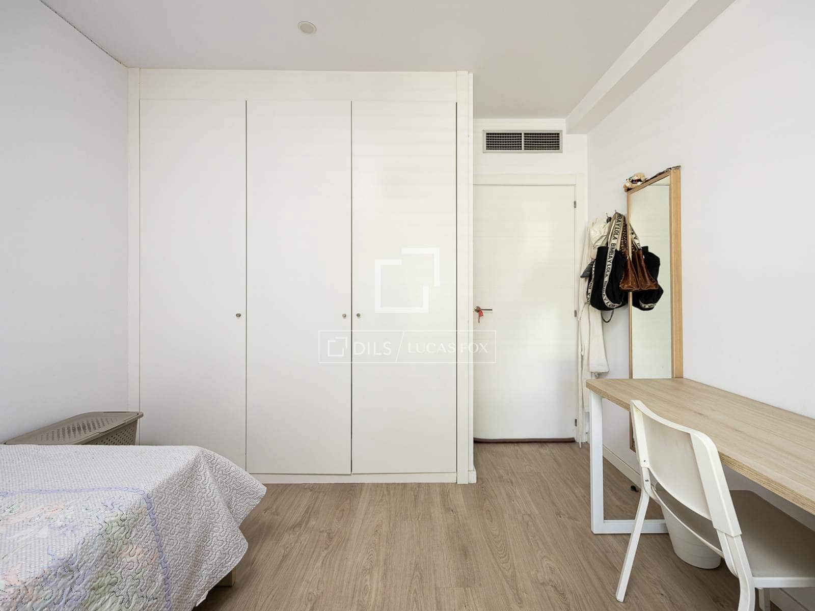 3 soverom Leilighet til salgs i Barcelona by med svømmebasseng garasje - € 760 000 (Ref: 9939108)
