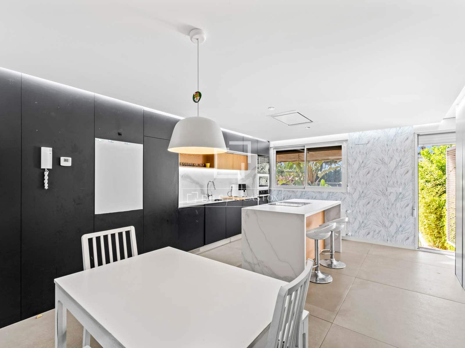 4 slaapkamer Villa te koop in Alicante stad met zwembad garage - € 750.000 (Ref: 9941178)