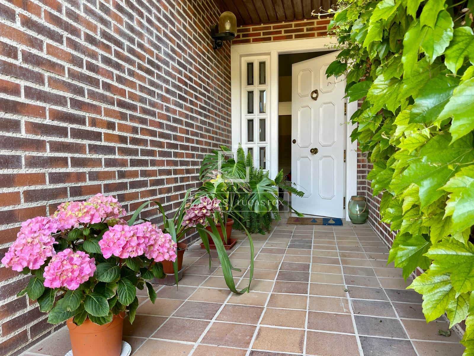 4 slaapkamer Villa te koop in Alicante stad met zwembad garage - € 750.000 (Ref: 9941178)