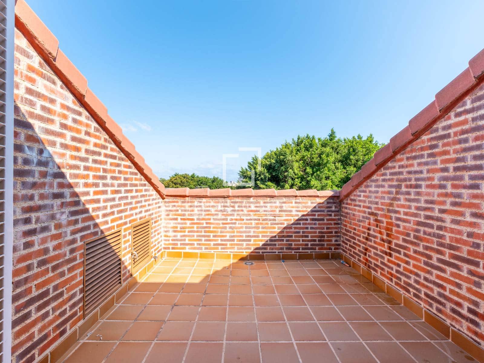 4 slaapkamer Villa te koop in Alicante stad met zwembad garage - € 750.000 (Ref: 9941178)
