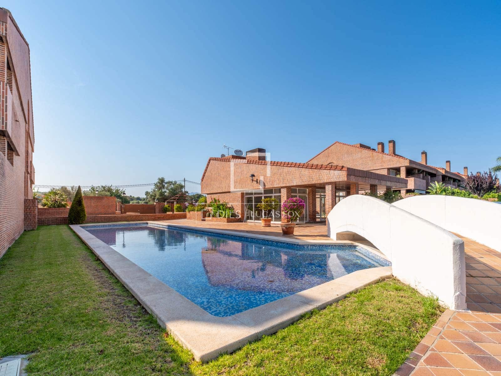 4 slaapkamer Villa te koop in Alicante stad met zwembad garage - € 750.000 (Ref: 9941178)