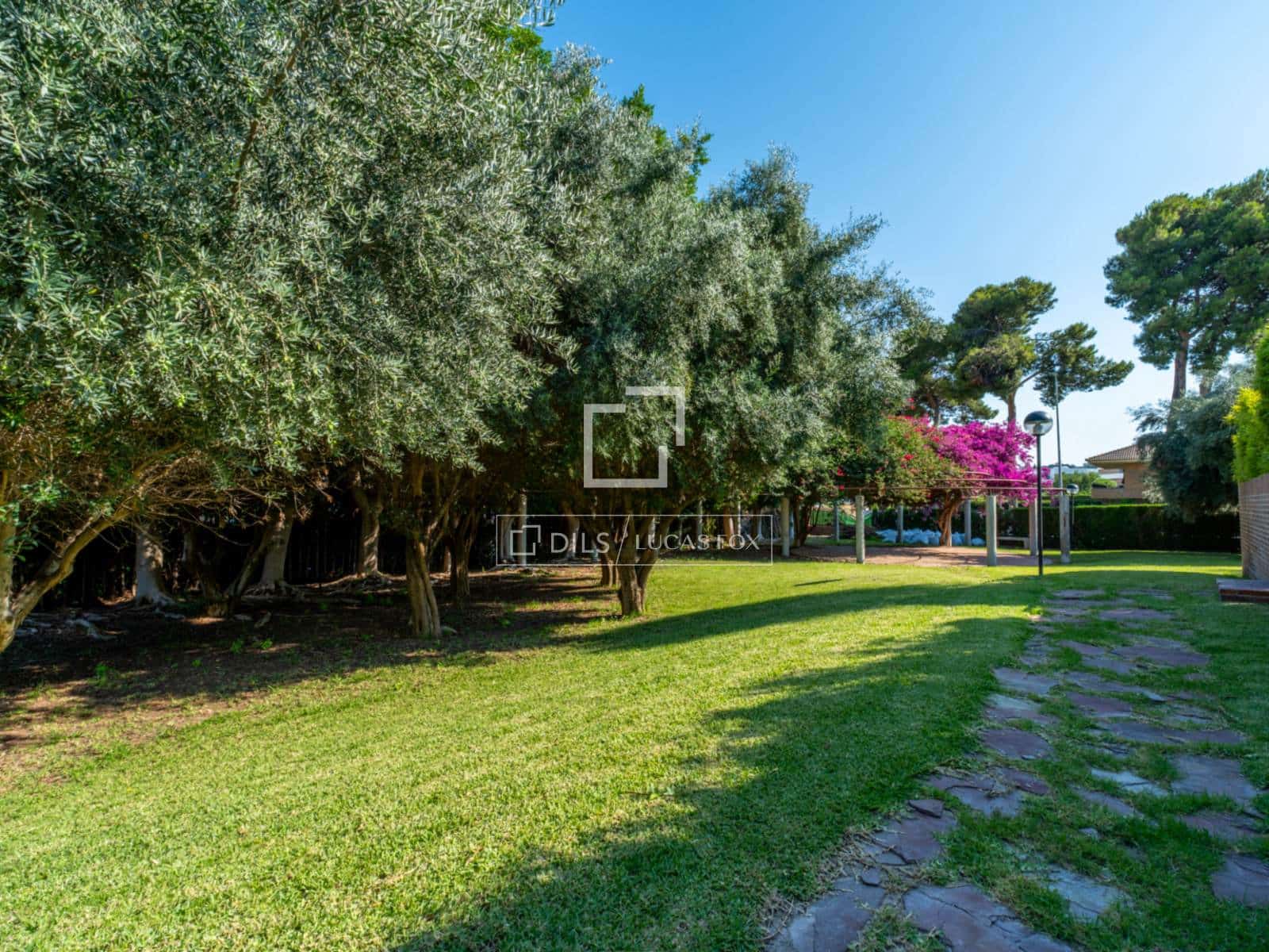 4 slaapkamer Villa te koop in Alicante stad met zwembad garage - € 750.000 (Ref: 9941178)
