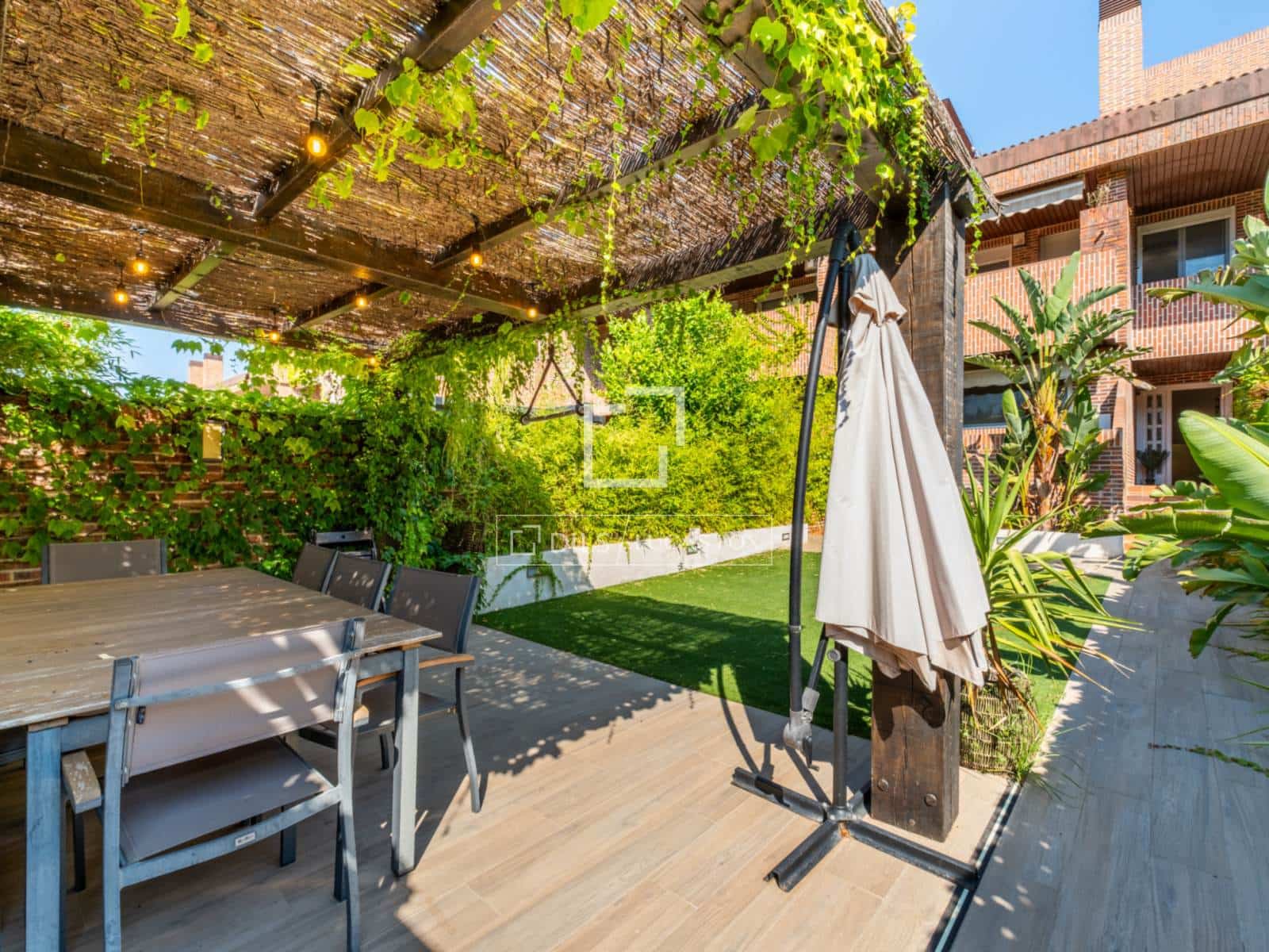 4 slaapkamer Villa te koop in Alicante stad met zwembad garage - € 750.000 (Ref: 9941178)