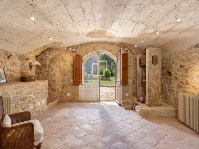 7 soverom Finca/Herregård til salgs i Cabanelles med svømmebasseng garasje - € 1 650 000 (Ref: 9944661)