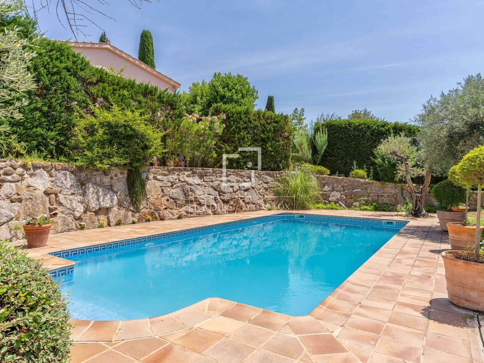 7 soverom Finca/Herregård til salgs i Cabanelles med svømmebasseng garasje - € 1 650 000 (Ref: 9944661)