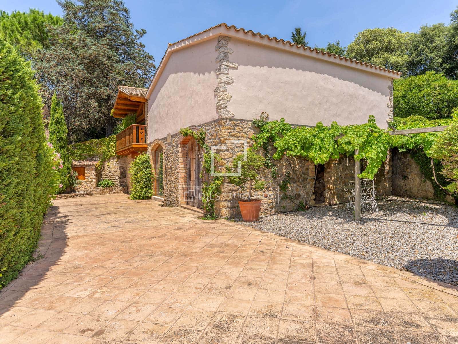 7 soverom Finca/Herregård til salgs i Cabanelles med svømmebasseng garasje - € 1 650 000 (Ref: 9944661)