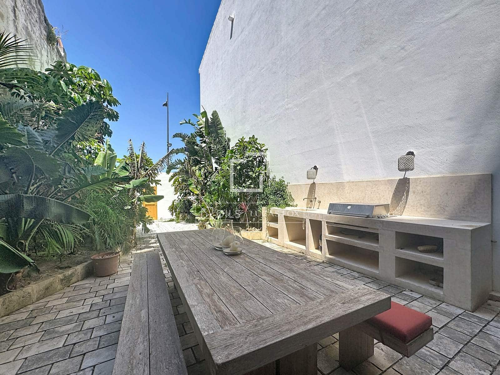 4 bedroom Villa for sale in Mahon / Mao with pool garage - € 1,750,000 (Ref: 9944662)