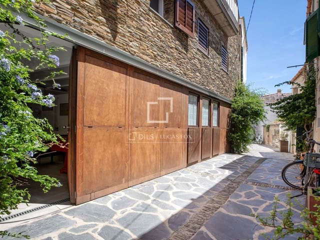 4 soverom Villa til salgs i Cadaqués med garasje - € 1 095 000 (Ref: 9945992)