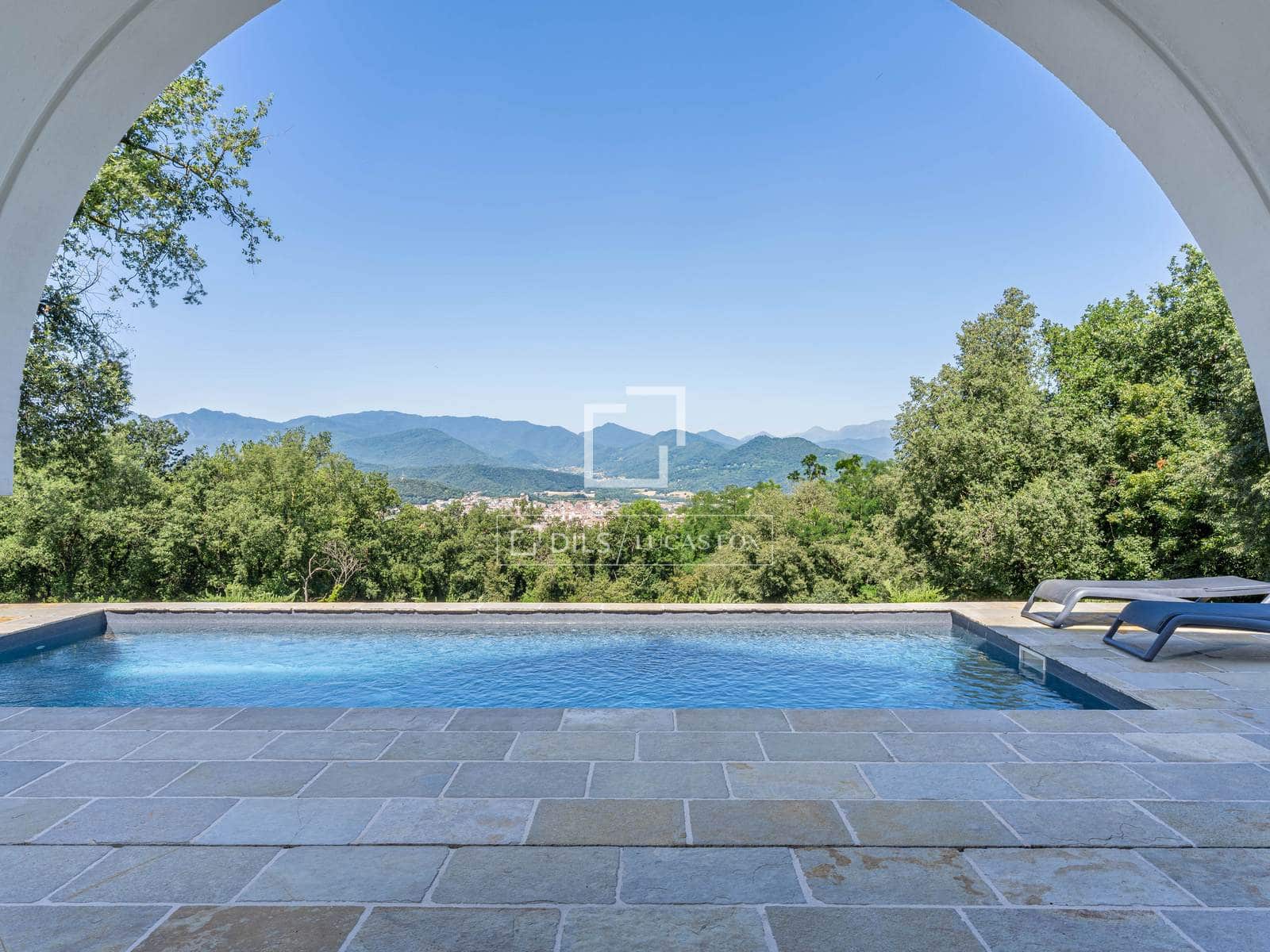 8 quarto Quinta/Casa Rural para venda em Olot com piscina garagem - 1 075 000 € (Ref: 9945993)
