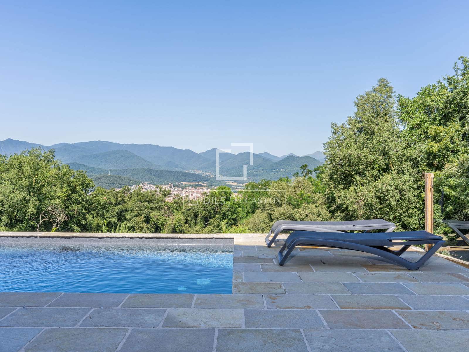 8 quarto Quinta/Casa Rural para venda em Olot com piscina garagem - 1 075 000 € (Ref: 9945993)