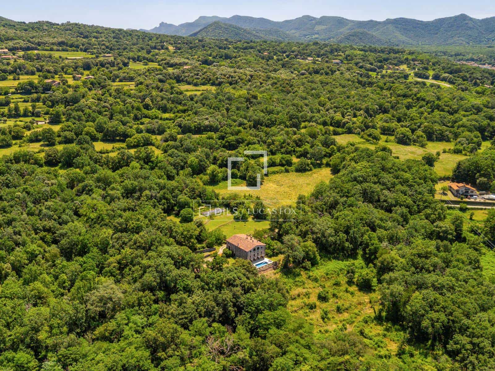 8 quarto Quinta/Casa Rural para venda em Olot com piscina garagem - 1 075 000 € (Ref: 9945993)