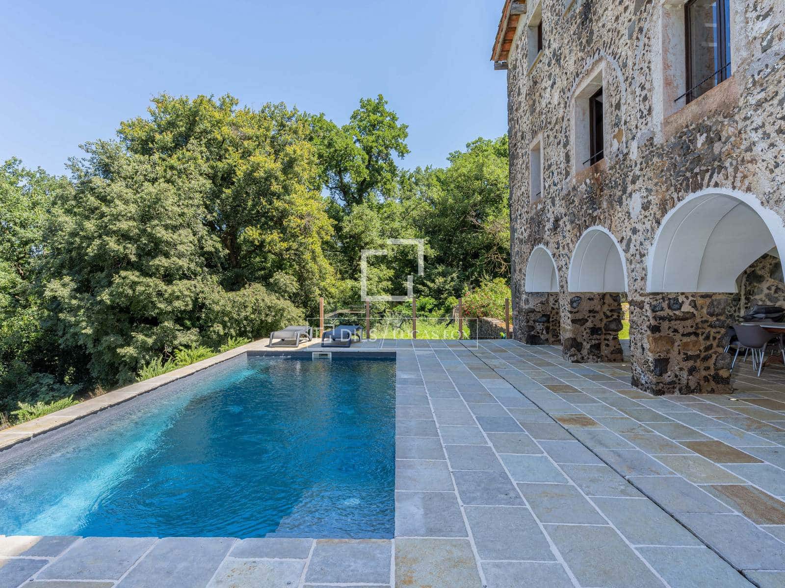 8 quarto Quinta/Casa Rural para venda em Olot com piscina garagem - 1 075 000 € (Ref: 9945993)