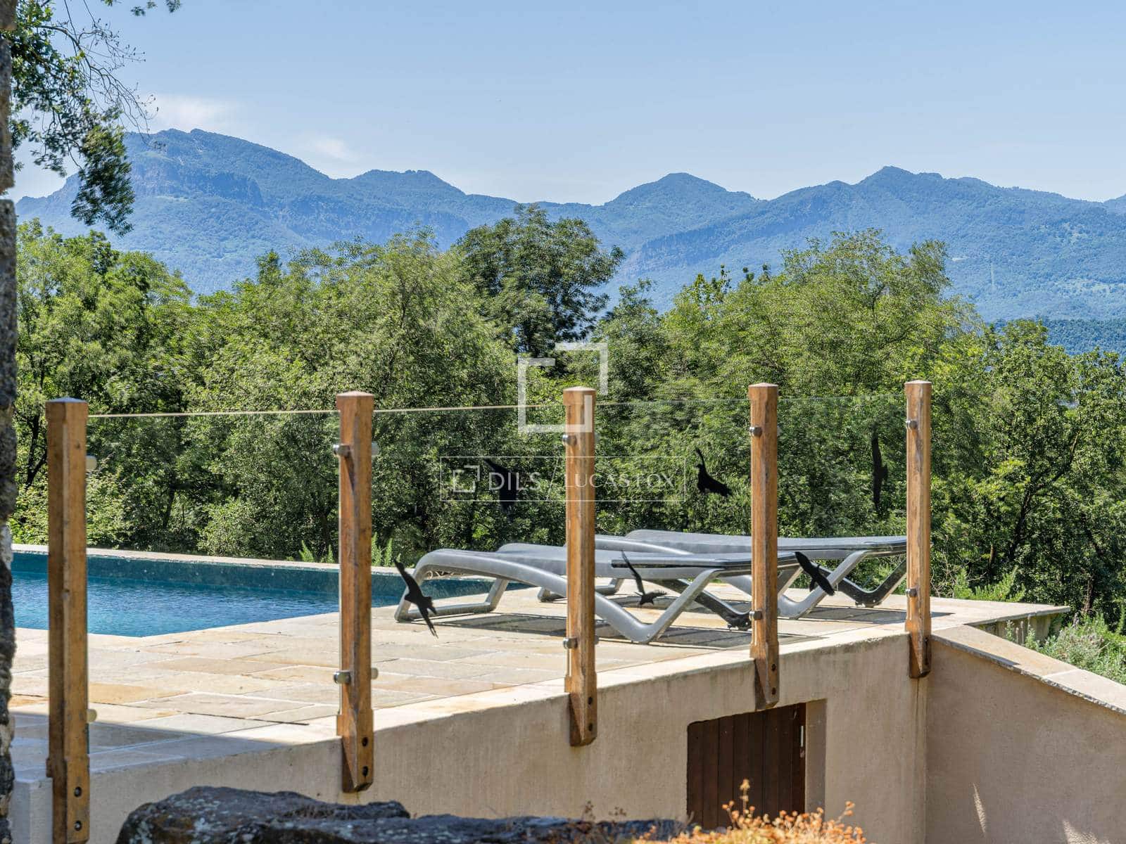 8 quarto Quinta/Casa Rural para venda em Olot com piscina garagem - 1 075 000 € (Ref: 9945993)