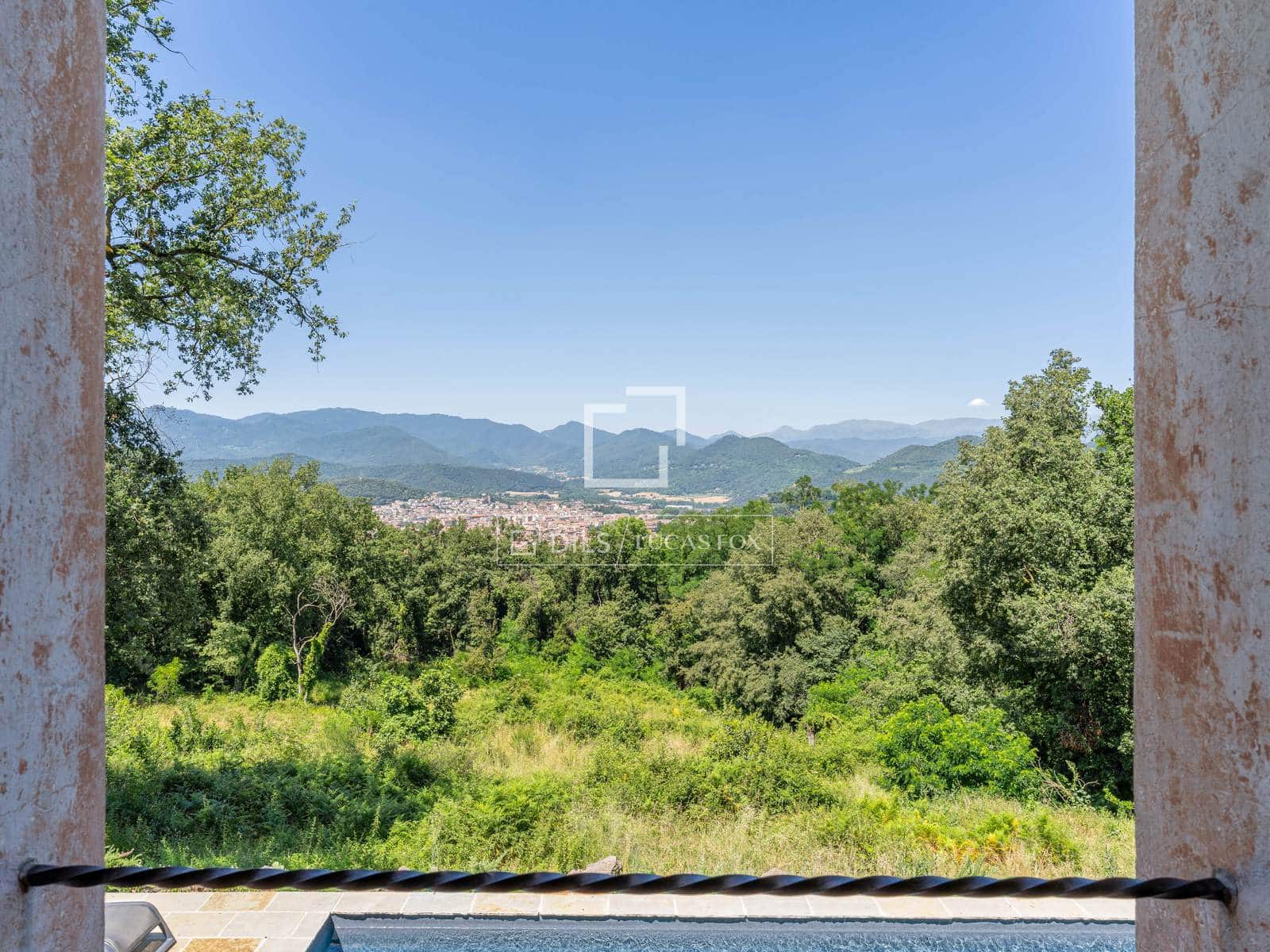 8 quarto Quinta/Casa Rural para venda em Olot com piscina garagem - 1 075 000 € (Ref: 9945993)
