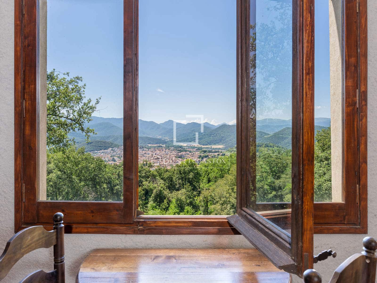 8 quarto Quinta/Casa Rural para venda em Olot com piscina garagem - 1 075 000 € (Ref: 9945993)