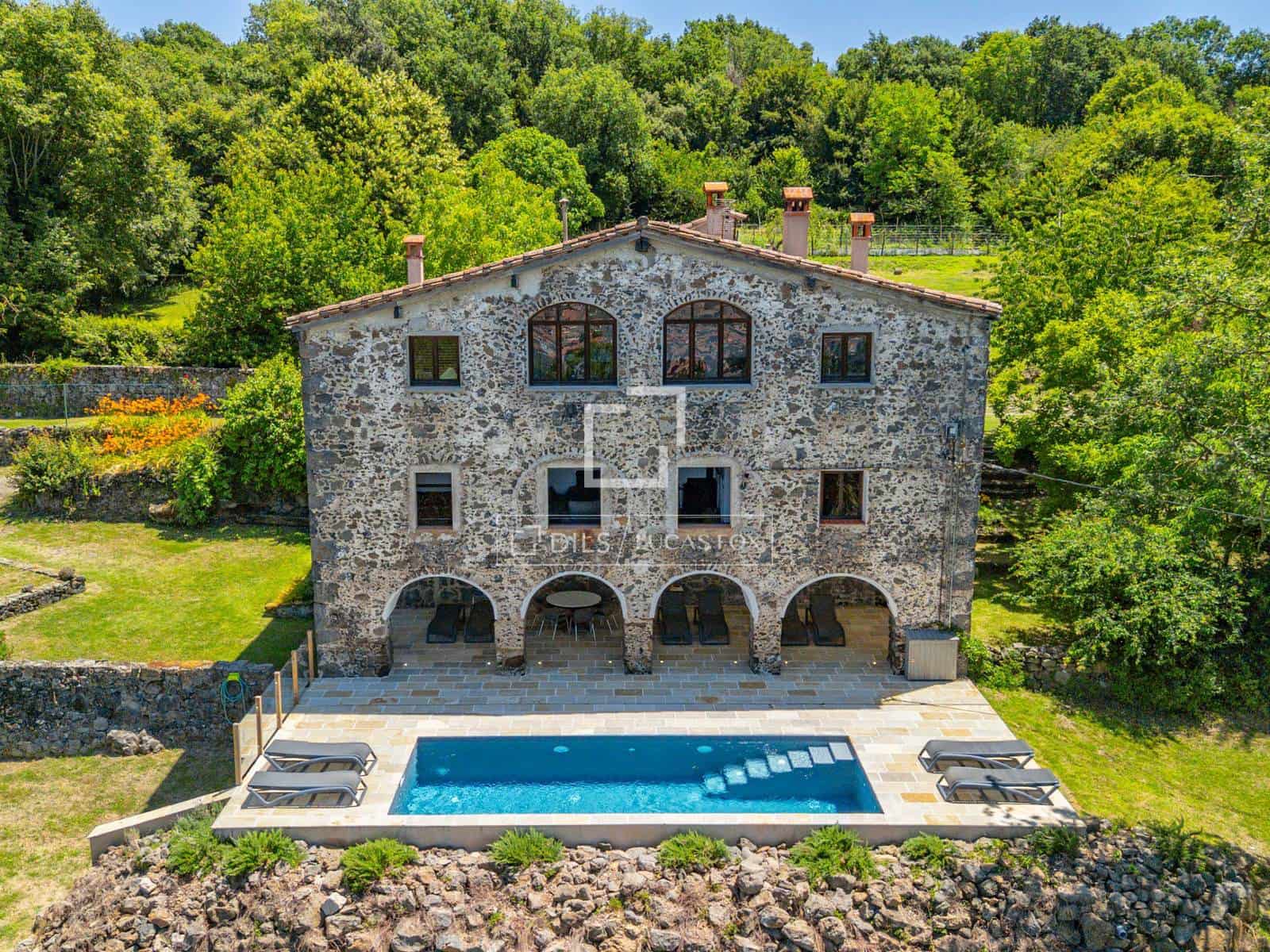 8 quarto Quinta/Casa Rural para venda em Olot com piscina garagem - 1 075 000 € (Ref: 9945993)