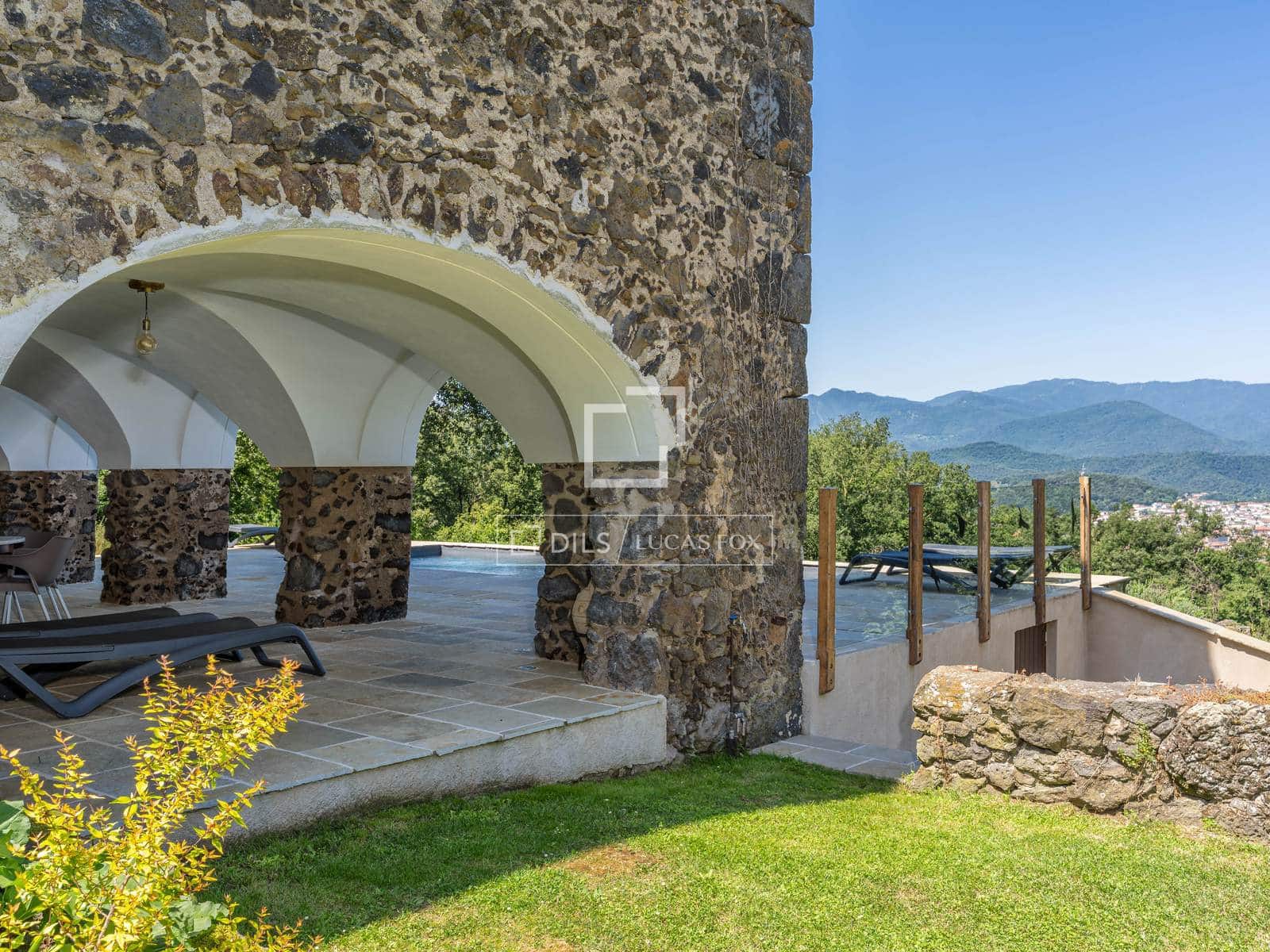 8 quarto Quinta/Casa Rural para venda em Olot com piscina garagem - 1 075 000 € (Ref: 9945993)